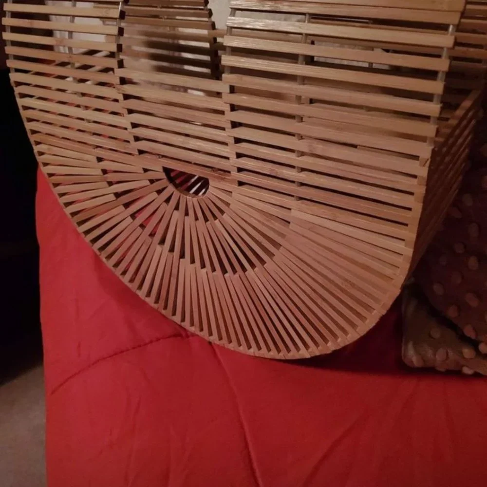 HANDBAGS 👜 - Picture 3 of 3